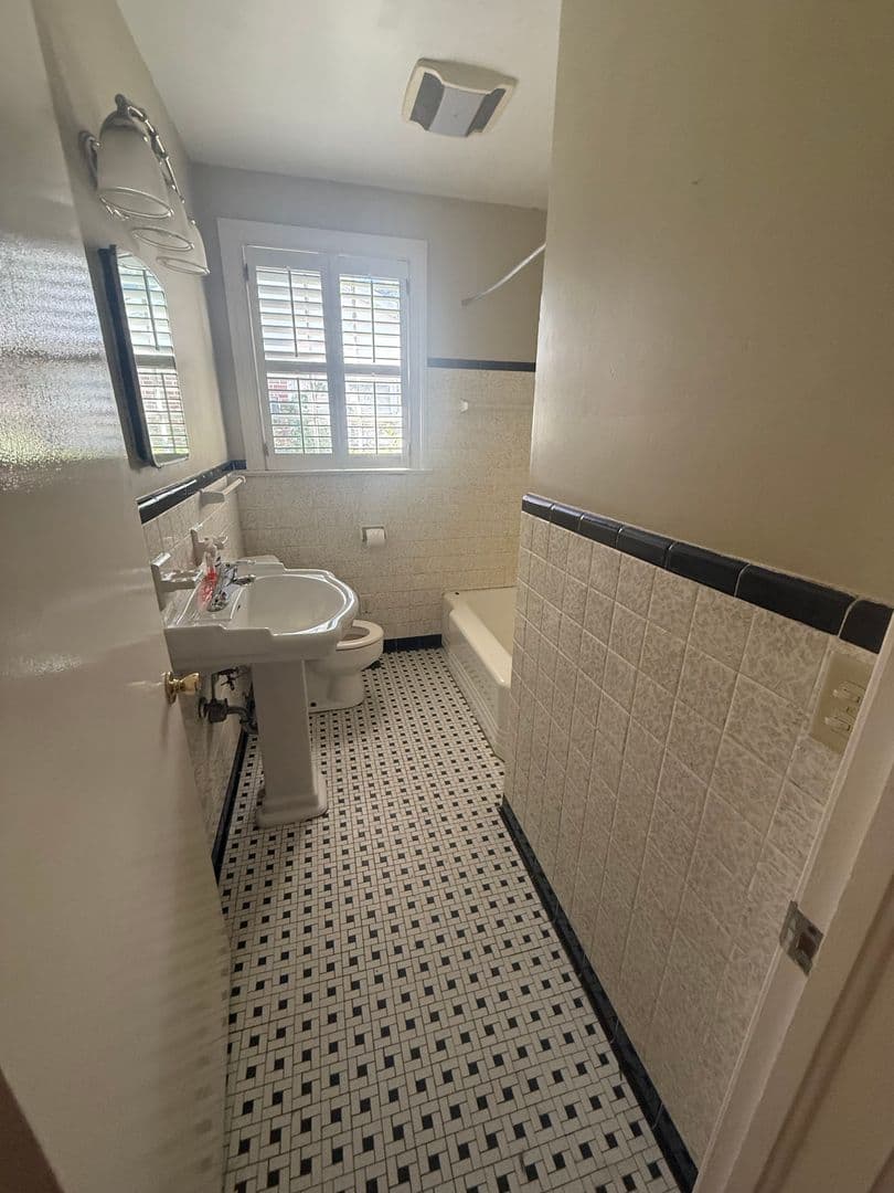 Florence House: 1329 Madison Ave