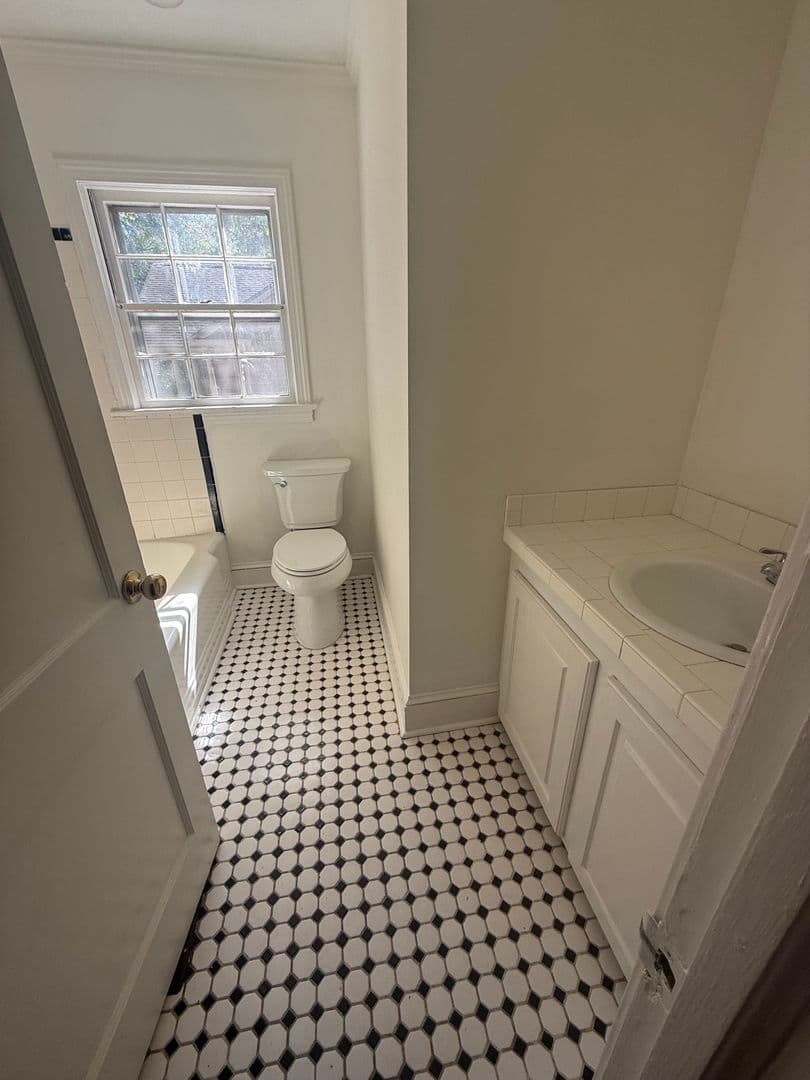 Florence House: 911 Mohawk Drive