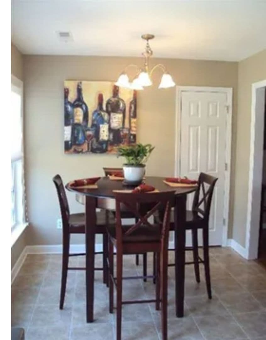 Effingham House: 3052 Redberry,