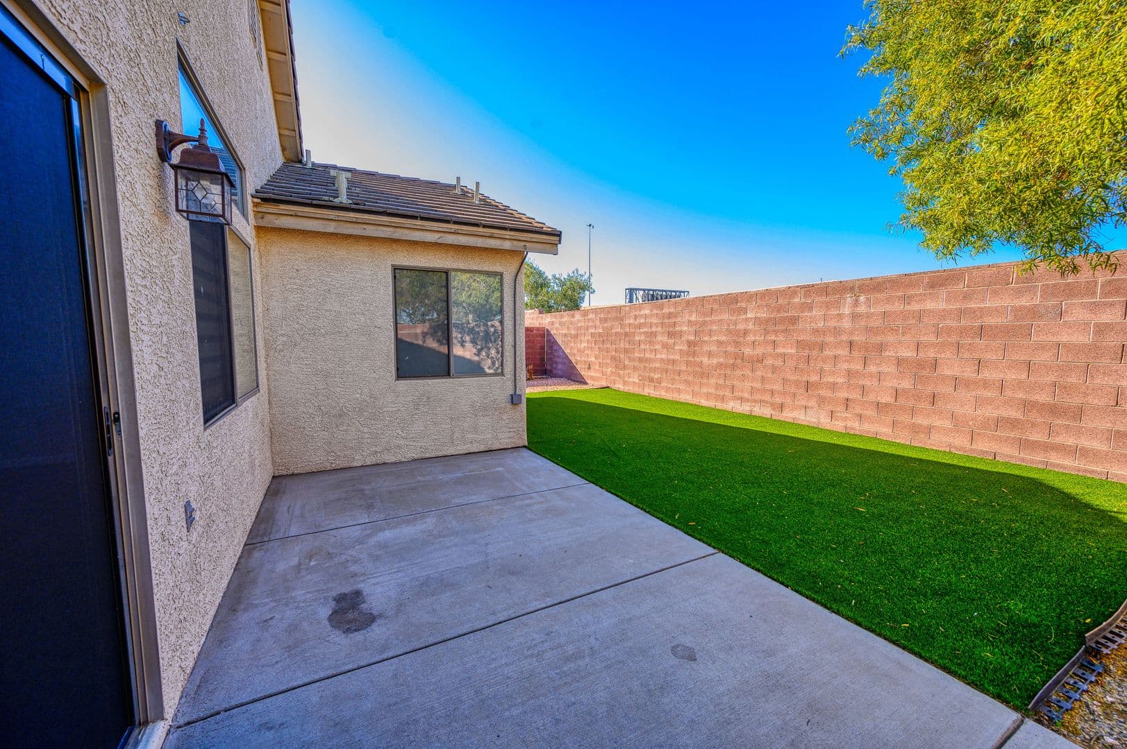 Henderson House: 1098 Blitzen Dr