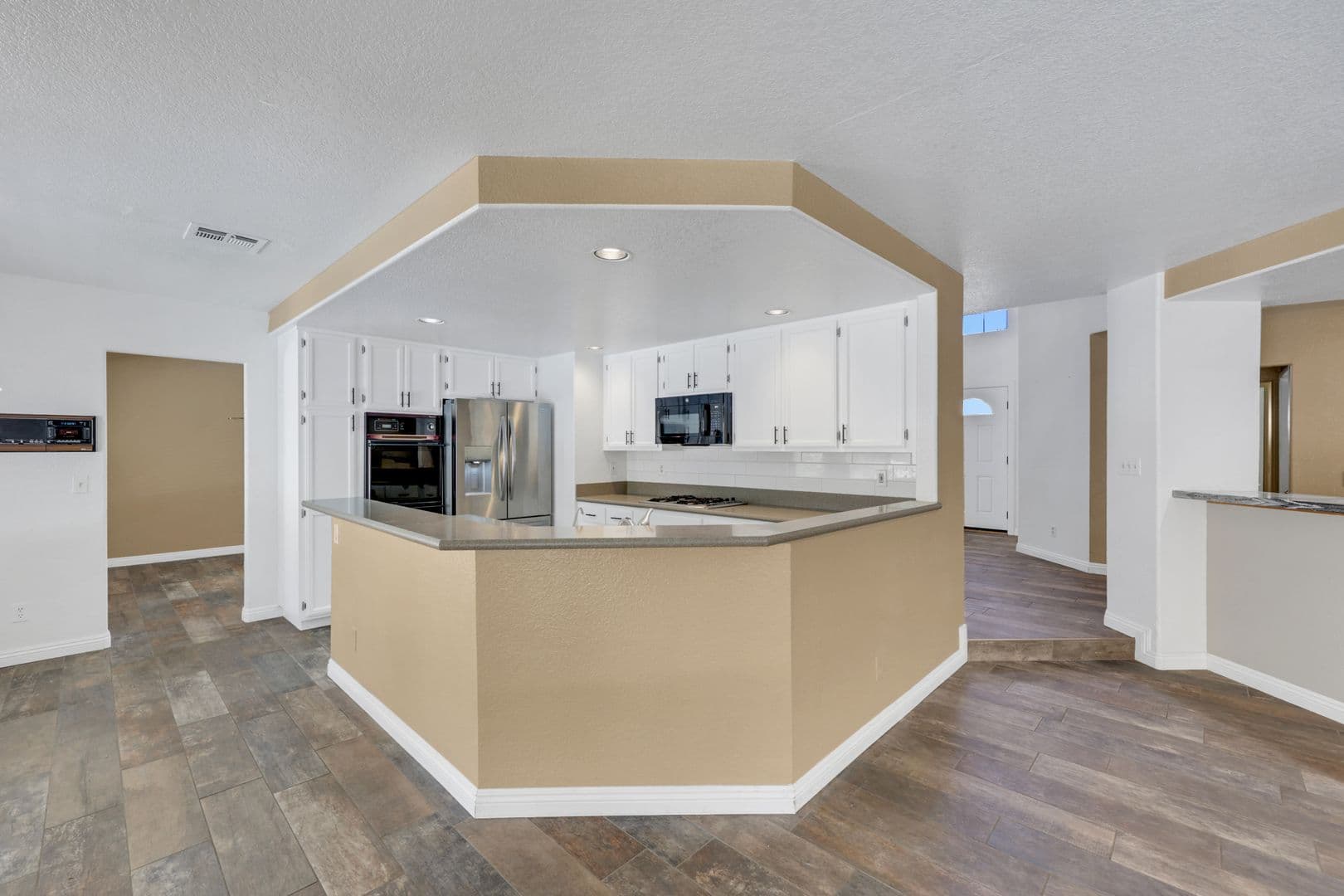 Henderson House: 815 Stillwater Lane