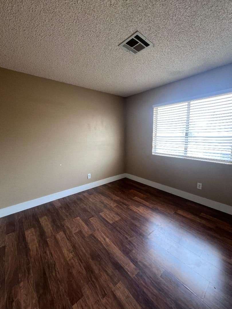 Las Vegas Apartment: 1963 Dwarf Star