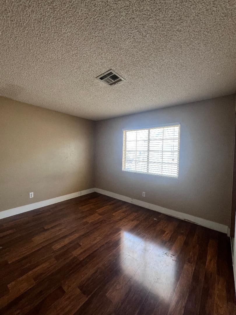 Las Vegas Apartment: 1963 Dwarf Star