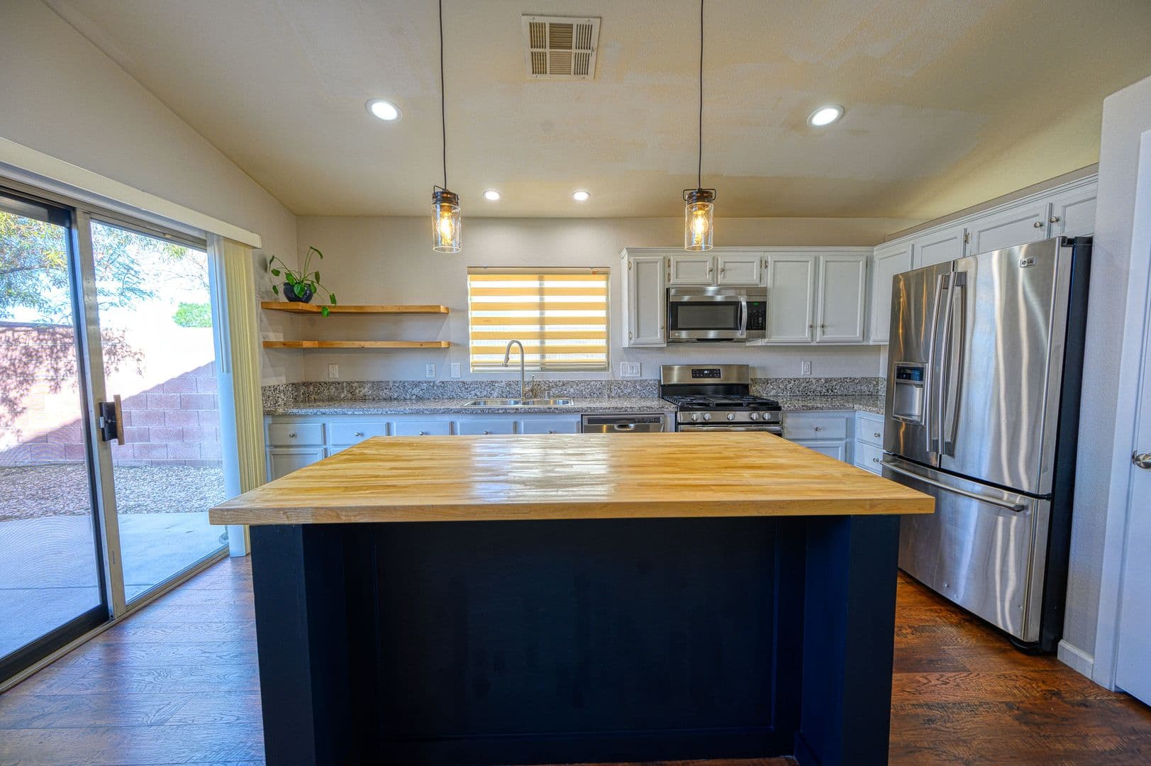 Henderson House: 1098 Blitzen Dr