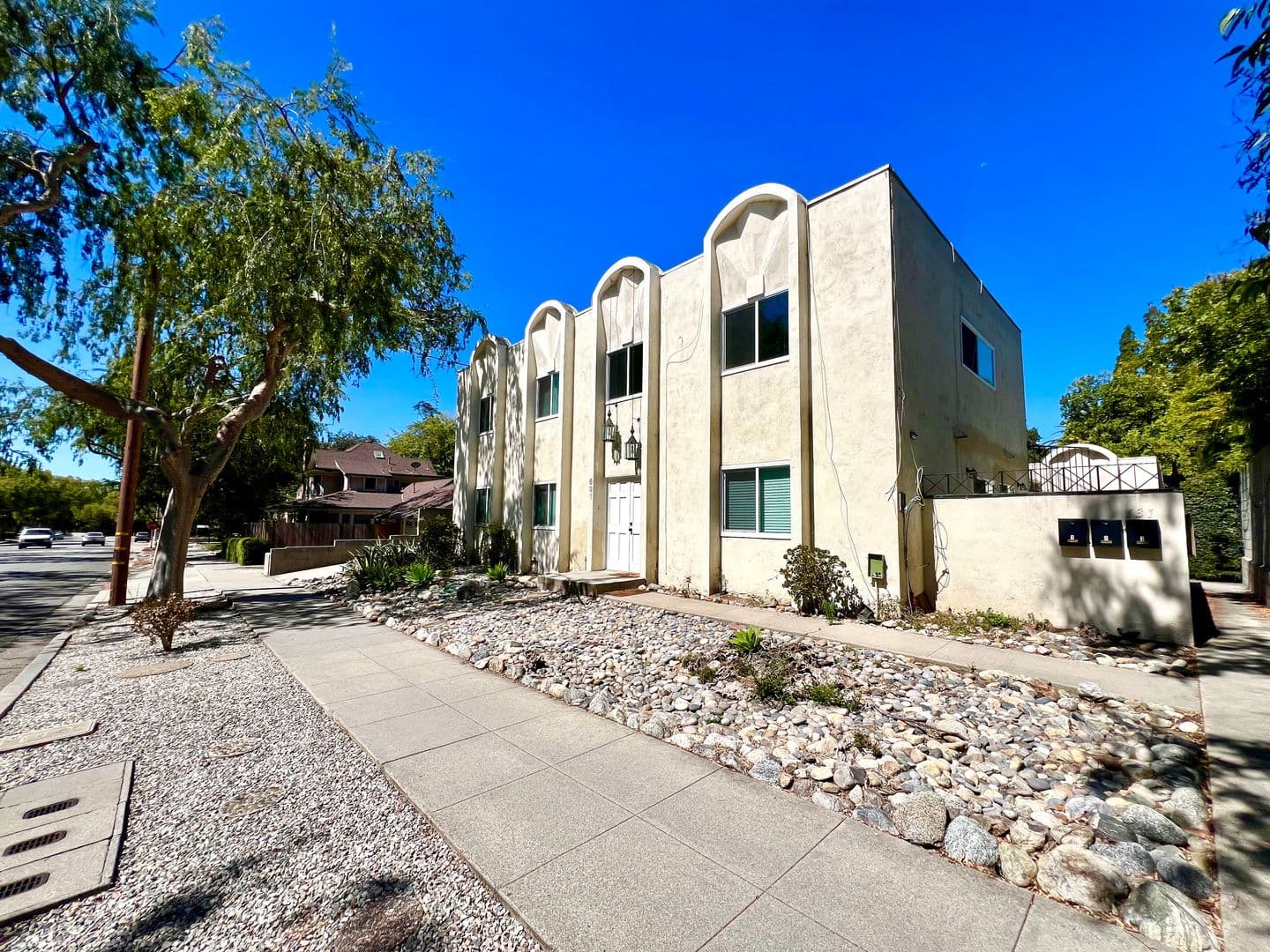 Claremont Apartment: 631 N Harvard Ave.