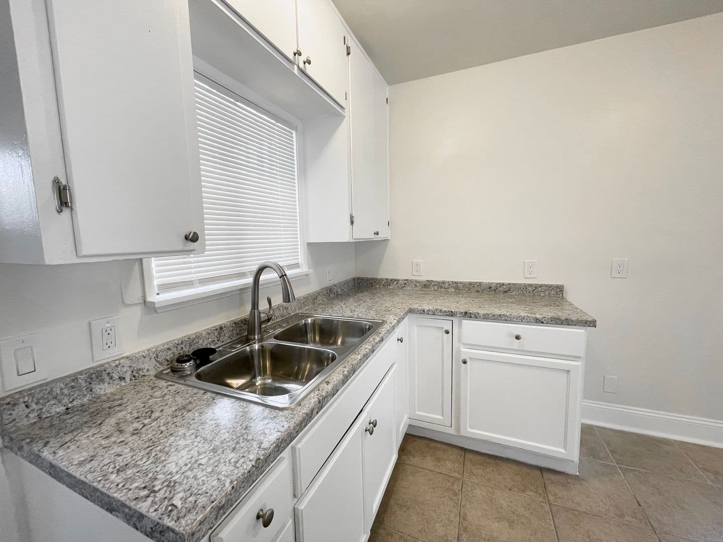 Chino Apartment: 9th St.