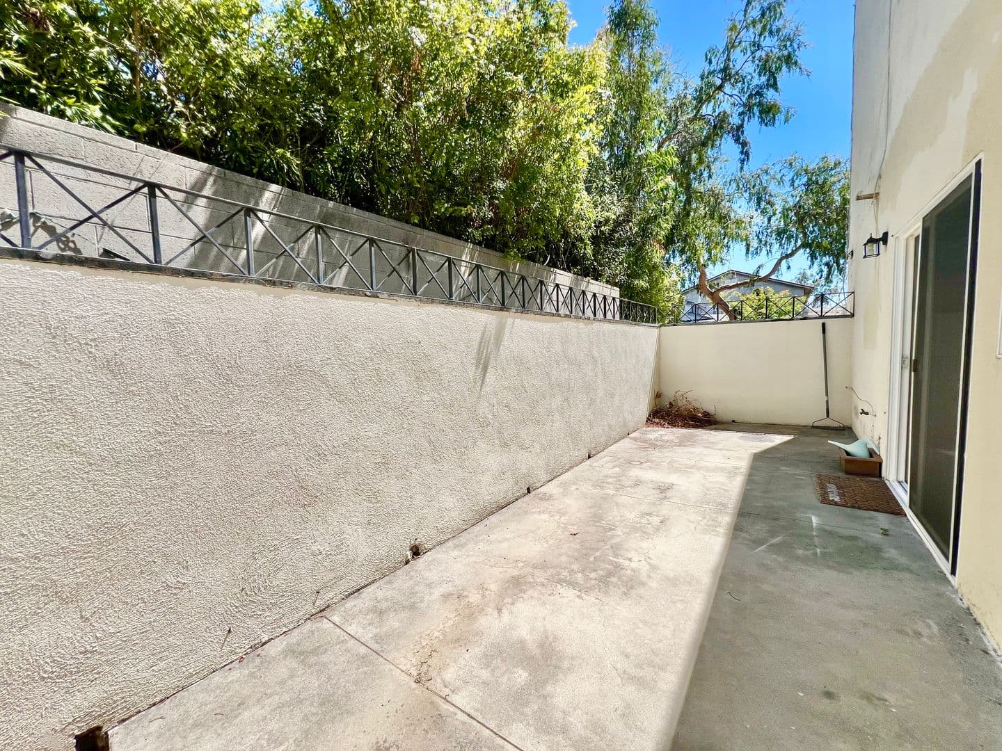 Claremont Apartment: 631 N Harvard Ave.