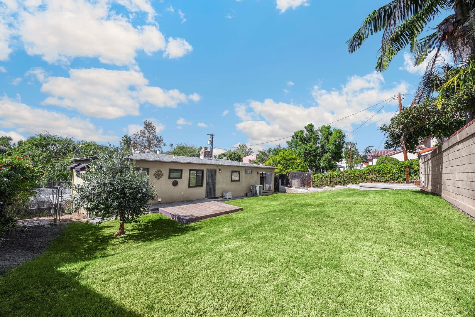 Fullerton House: 828 N. Lois Ln.