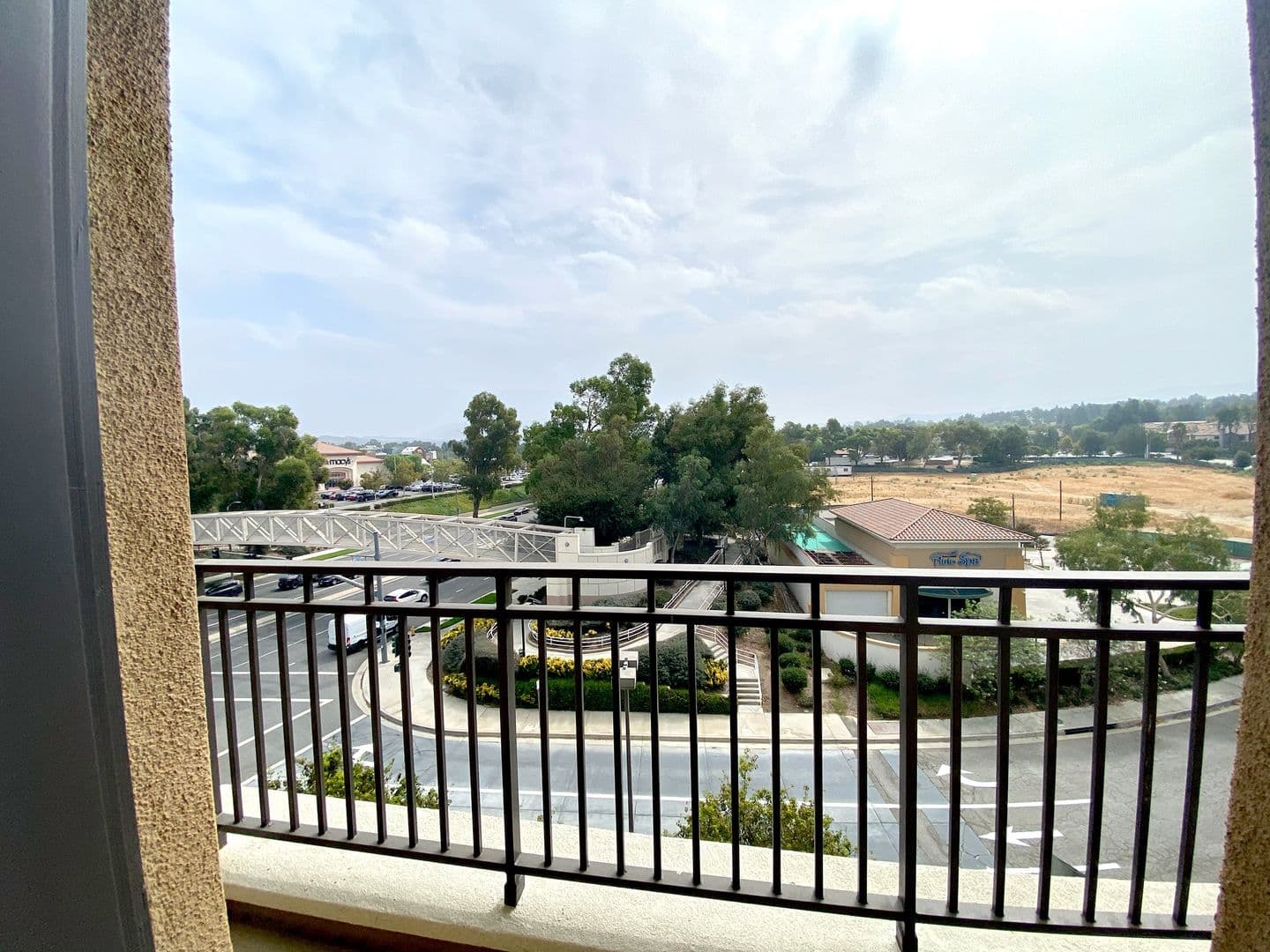 Valencia Apartment: 26701 McBean Parkway