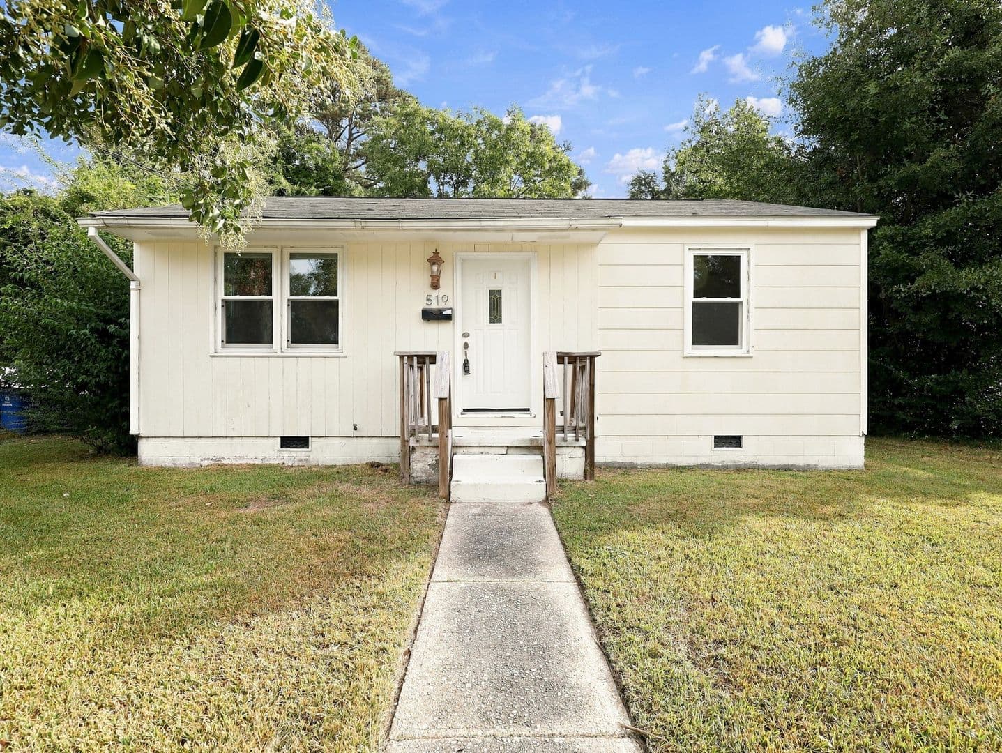 Jacksonville House: 519 New River Dr