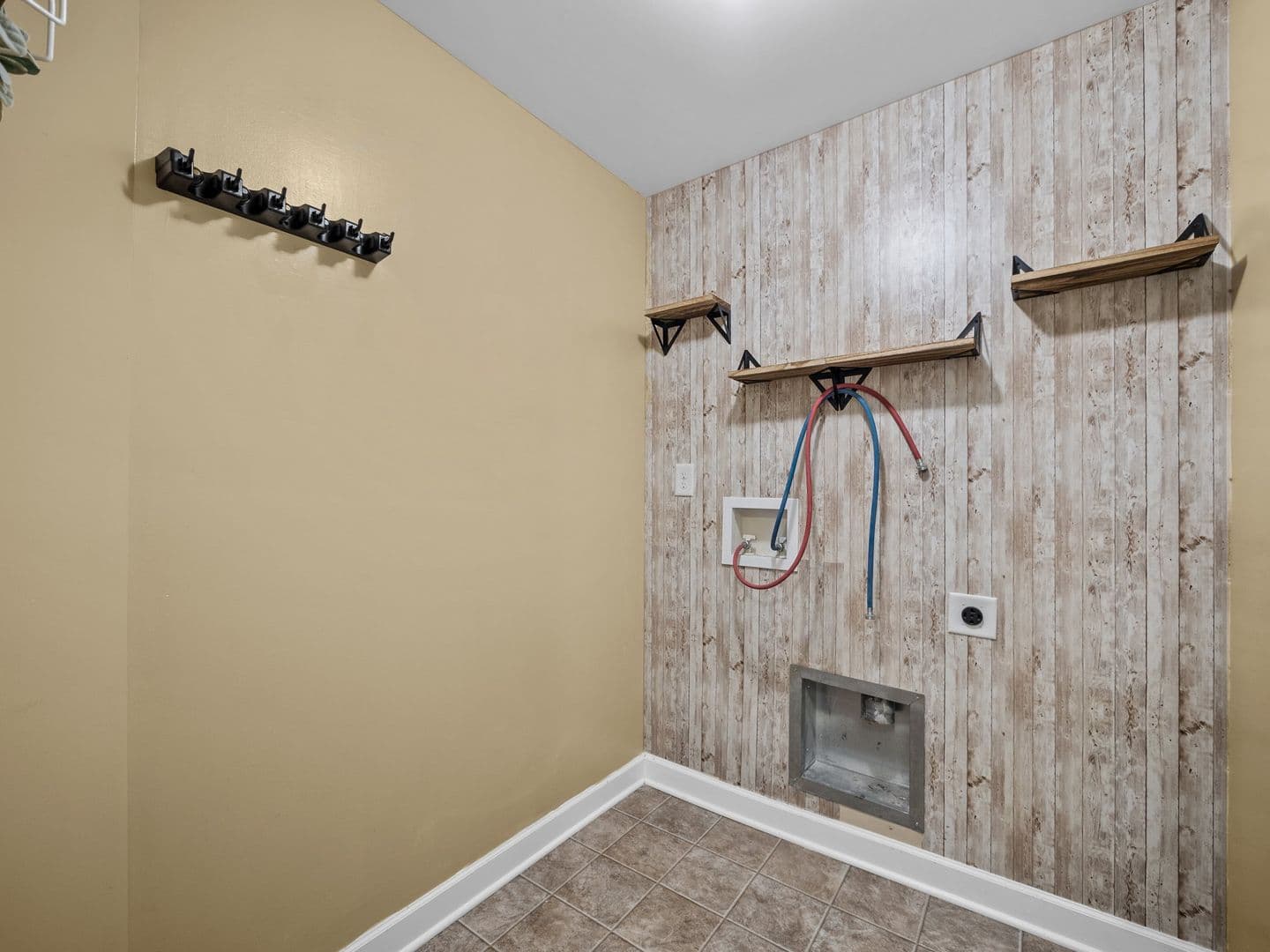 Holly Ridge House: 420 Salvo Court