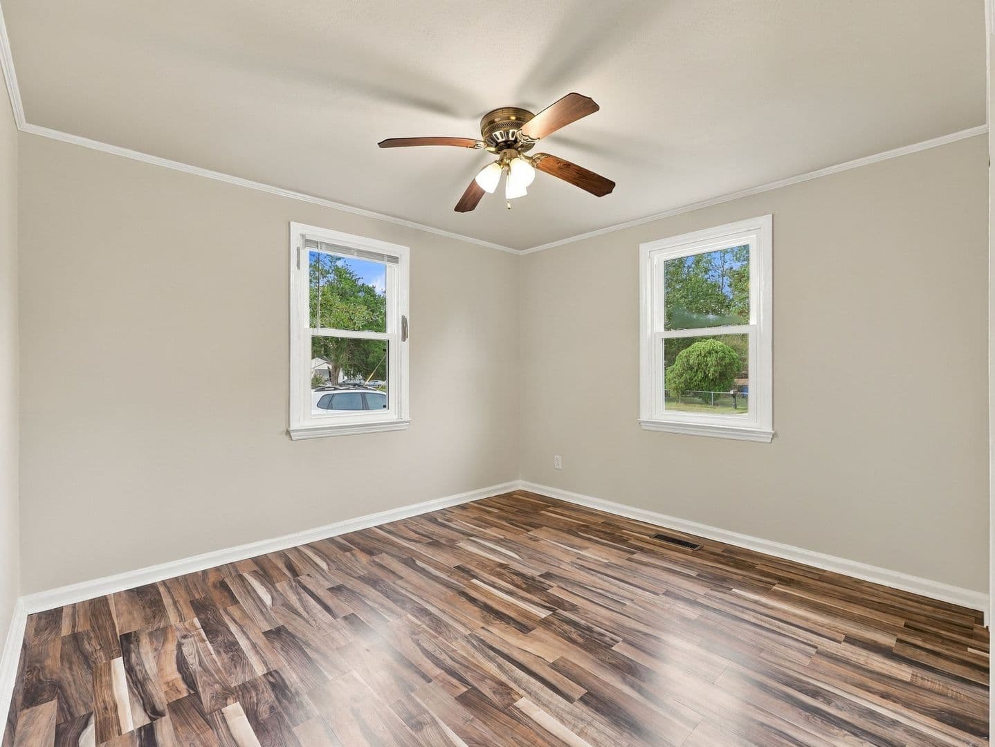 Jacksonville House: 519 New River Dr