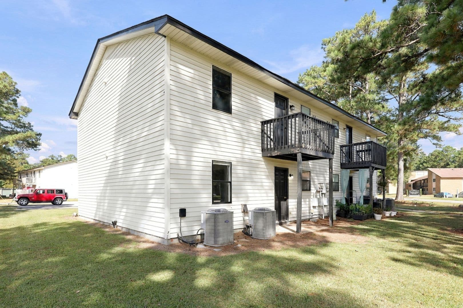 Jacksonville House: 100 Ravenwood Apt B