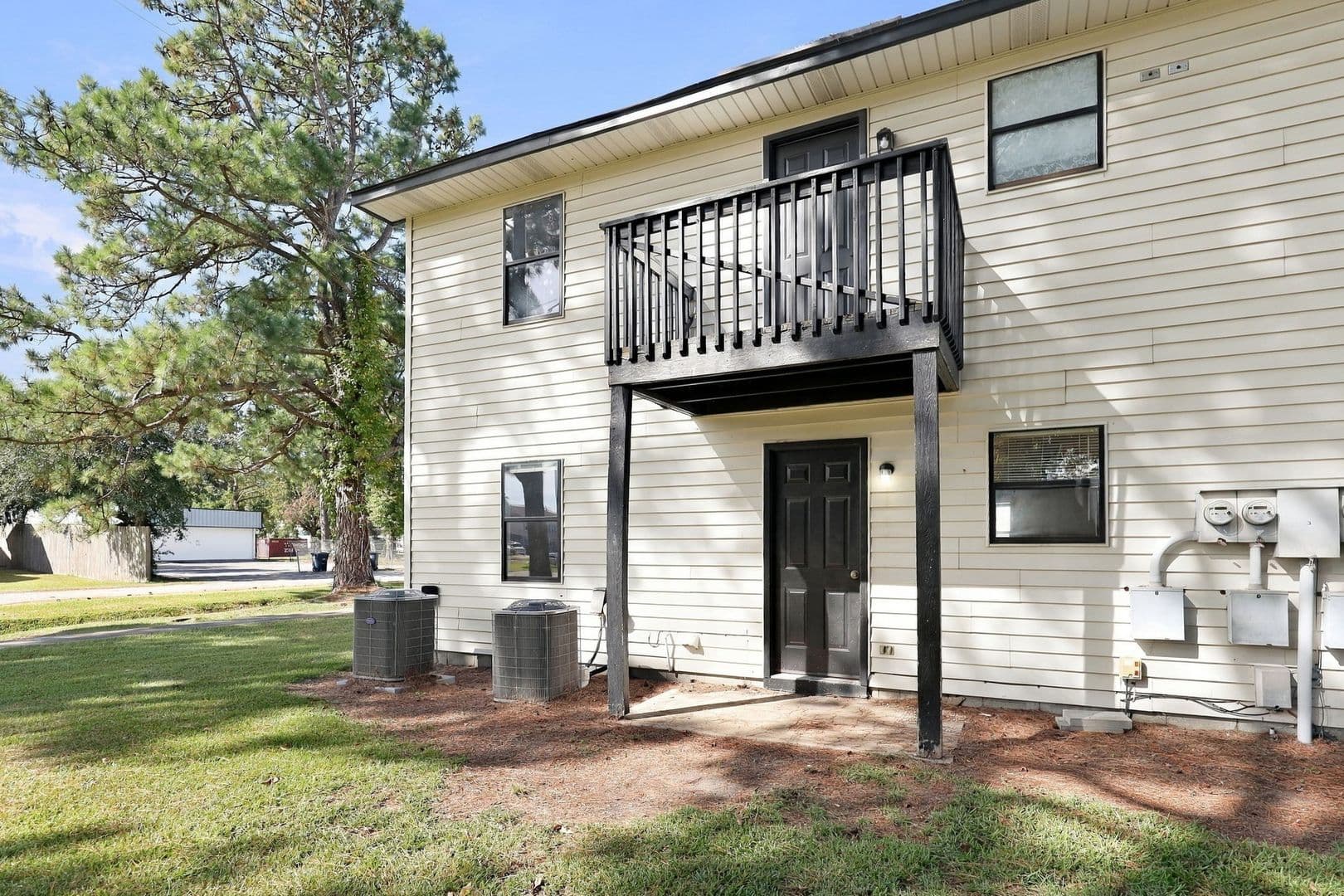 Jacksonville House: 100 Ravenwood Apt B
