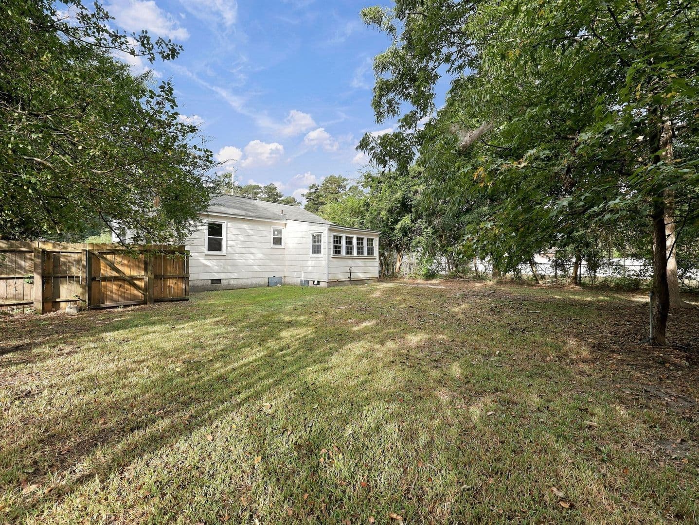 Jacksonville House: 519 New River Dr