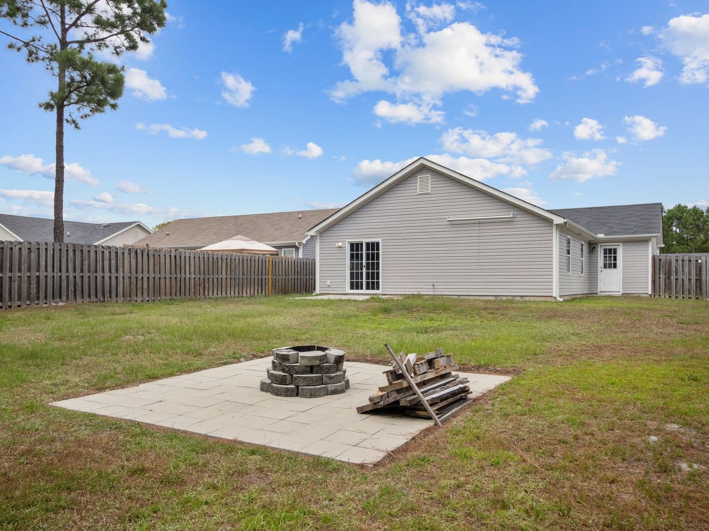 Holly Ridge House: 420 Salvo Court