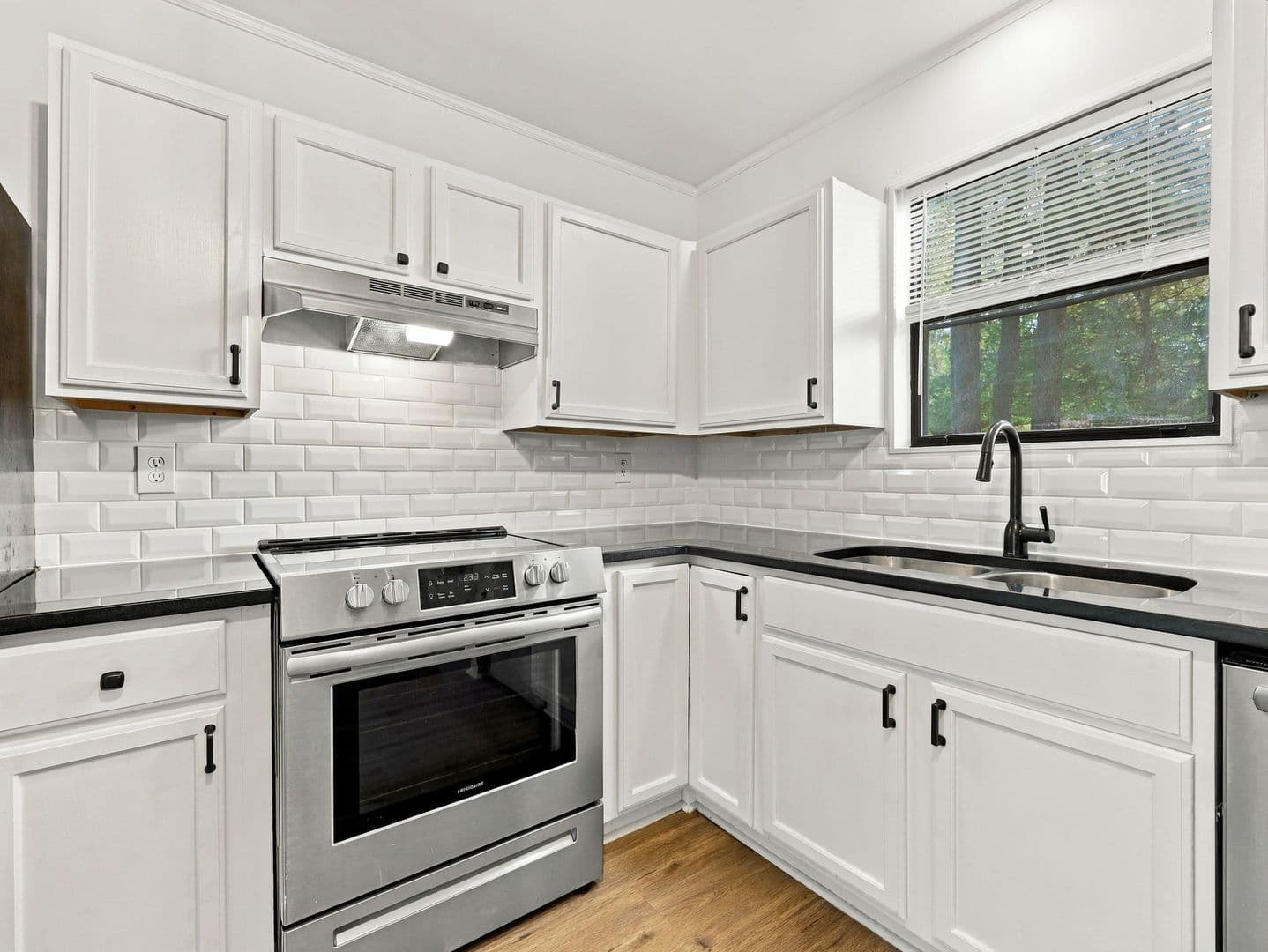 Jacksonville House: 100 Ravenwood Apt B