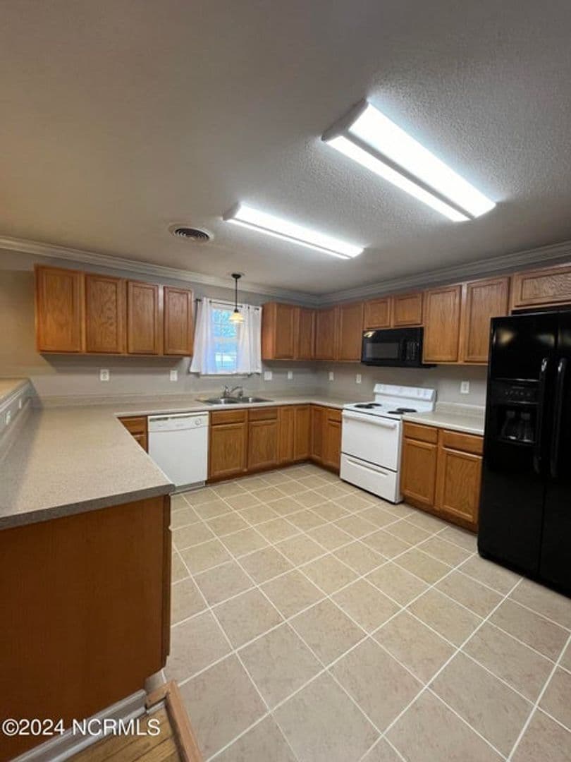 Jacksonville House: 306 Cole Drive