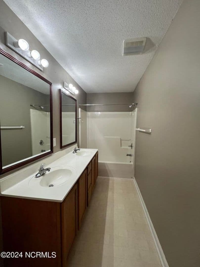 Jacksonville House: 306 Cole Drive