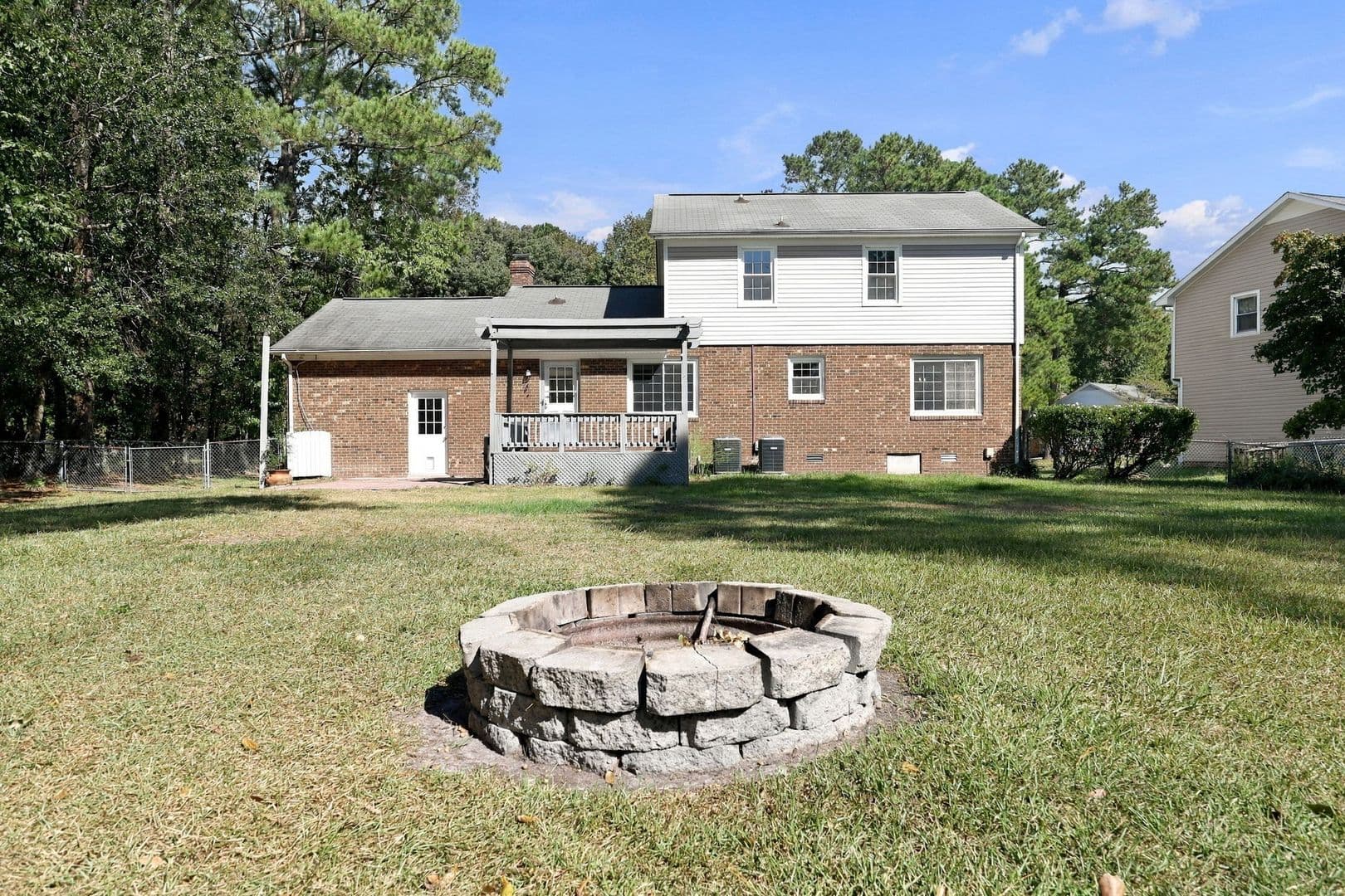 Jacksonville House: 123 Robinhood Drive