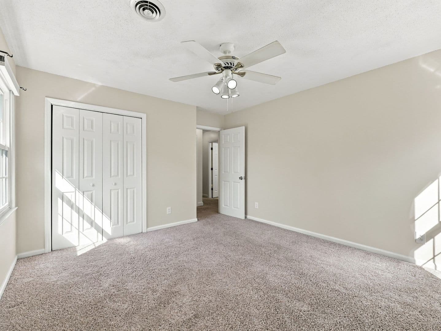 Jacksonville House: 123 Robinhood Drive