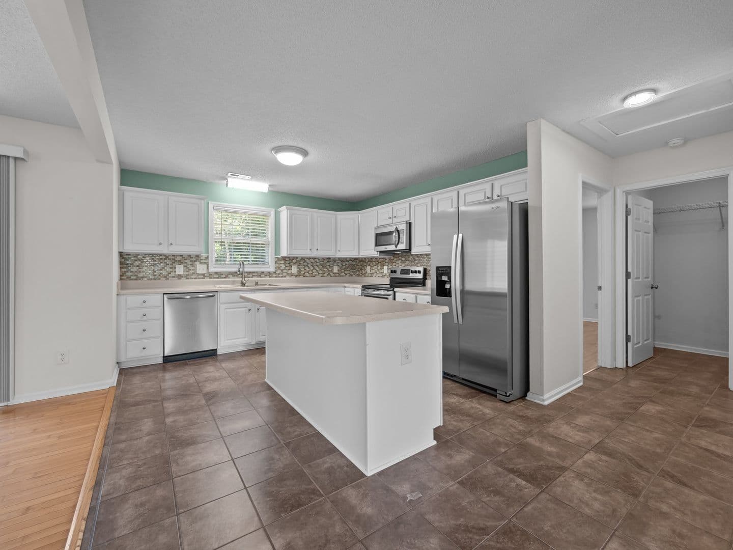 Swansboro House: 305 Appaloosa Court