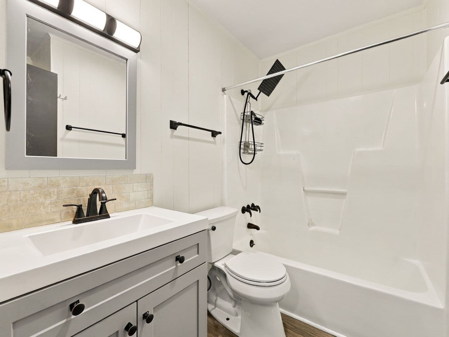 Jacksonville House: 100 Ravenwood Apt B