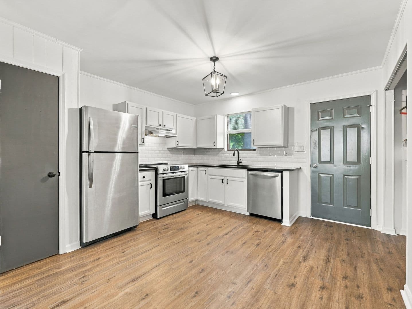 Jacksonville House: 100 Ravenwood Apt B