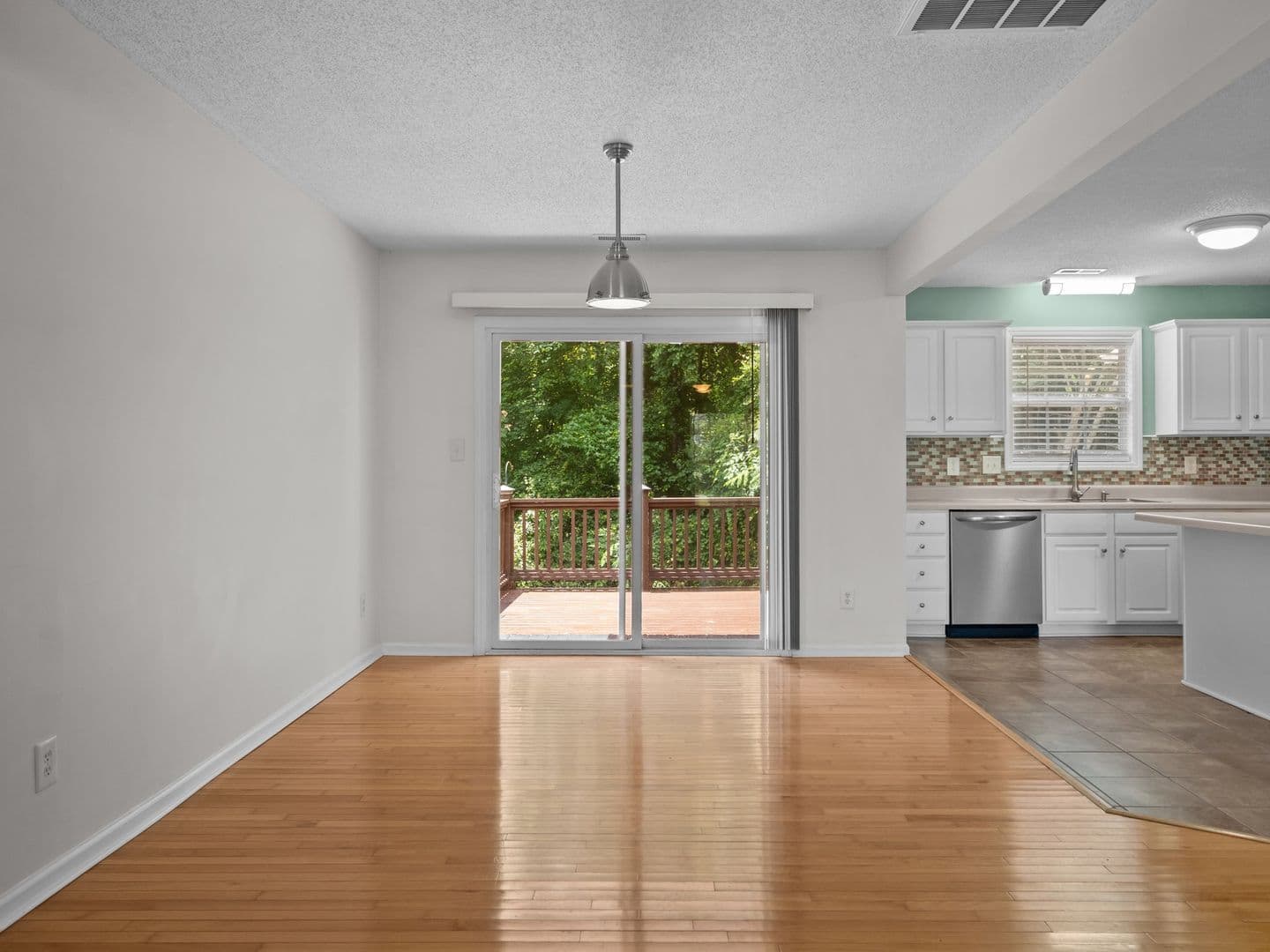 Swansboro House: 305 Appaloosa Court