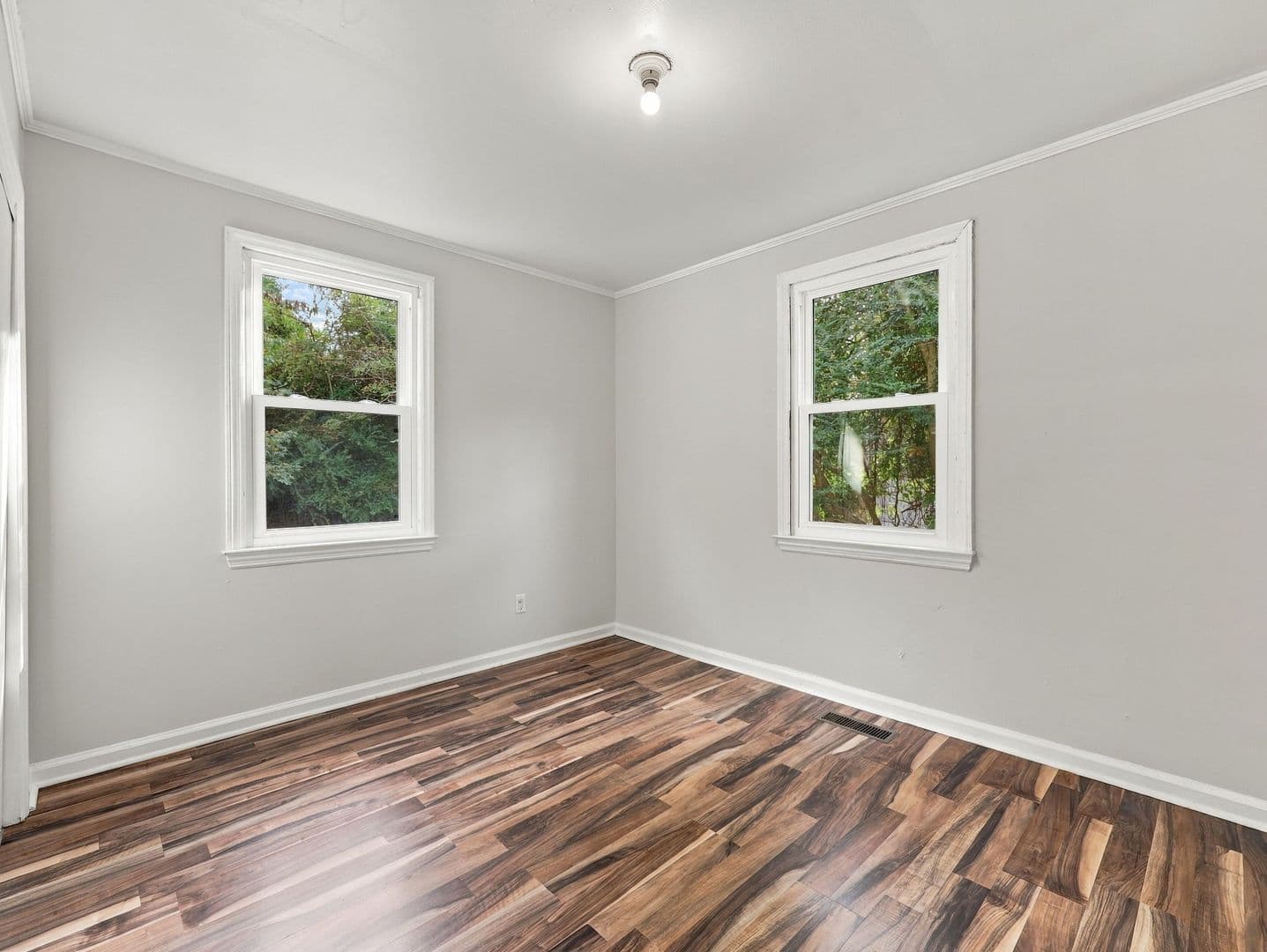 Jacksonville House: 519 New River Dr