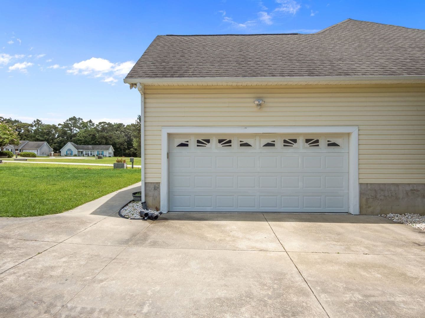Swansboro House: 305 Appaloosa Court
