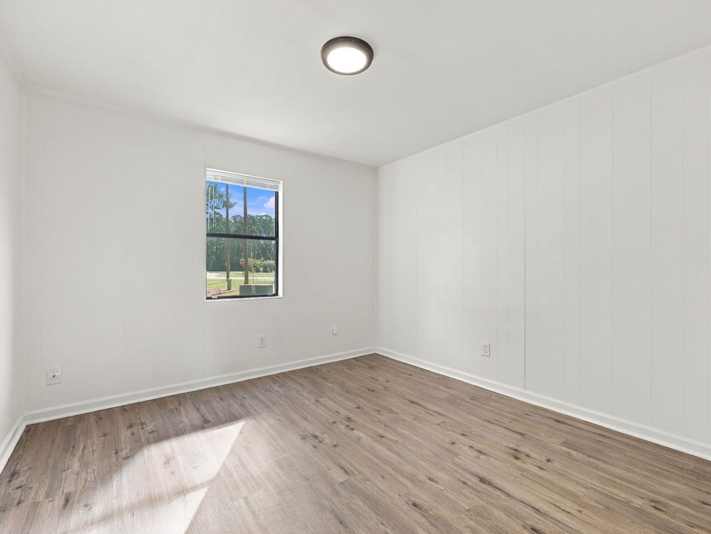 Jacksonville House: 100 Ravenwood Apt B