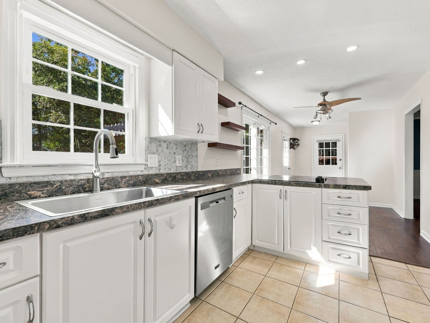 Jacksonville House: 123 Robinhood Drive