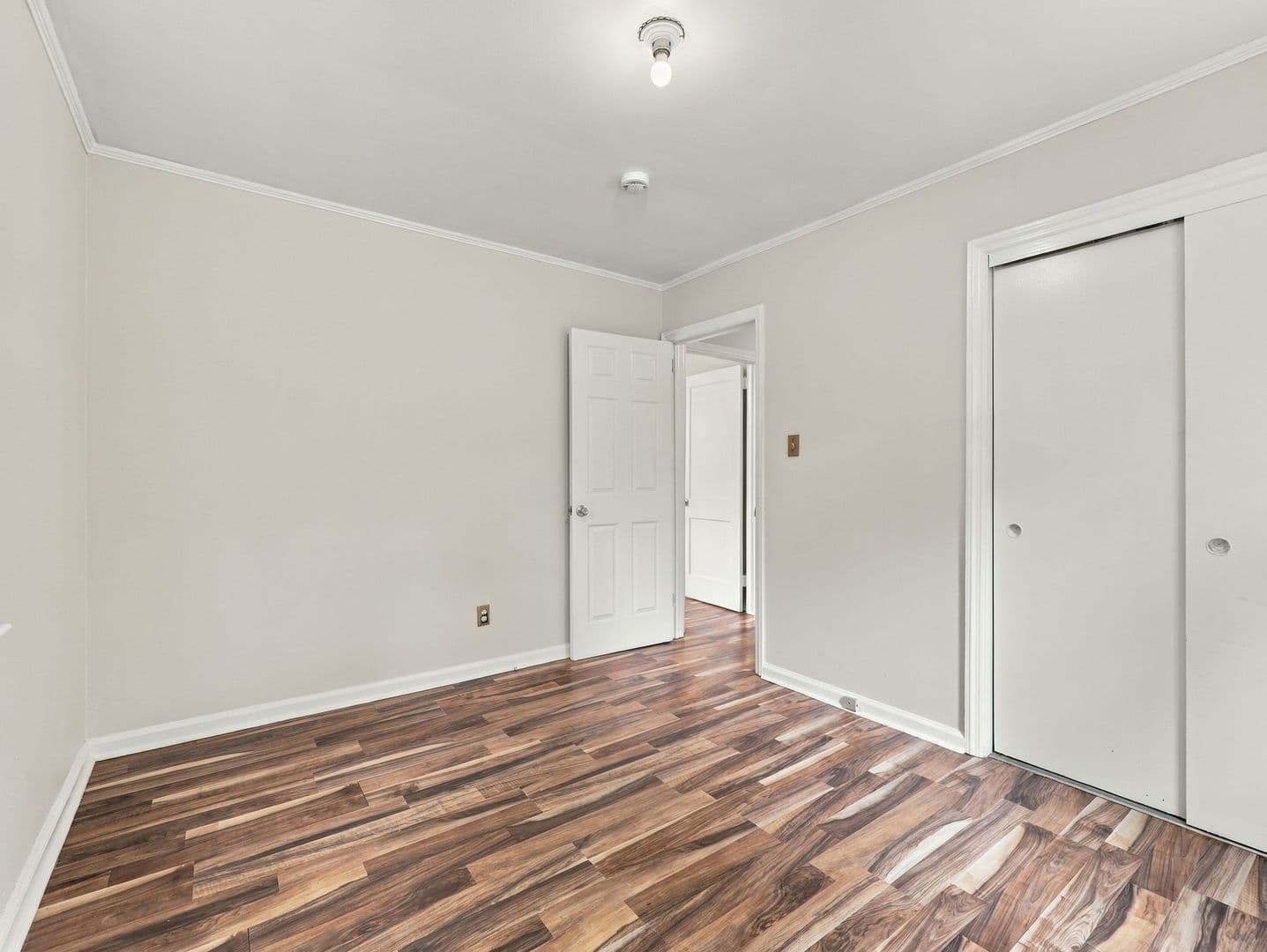 Jacksonville House: 519 New River Dr