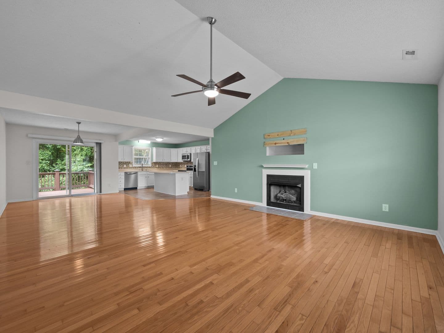 Swansboro House: 305 Appaloosa Court
