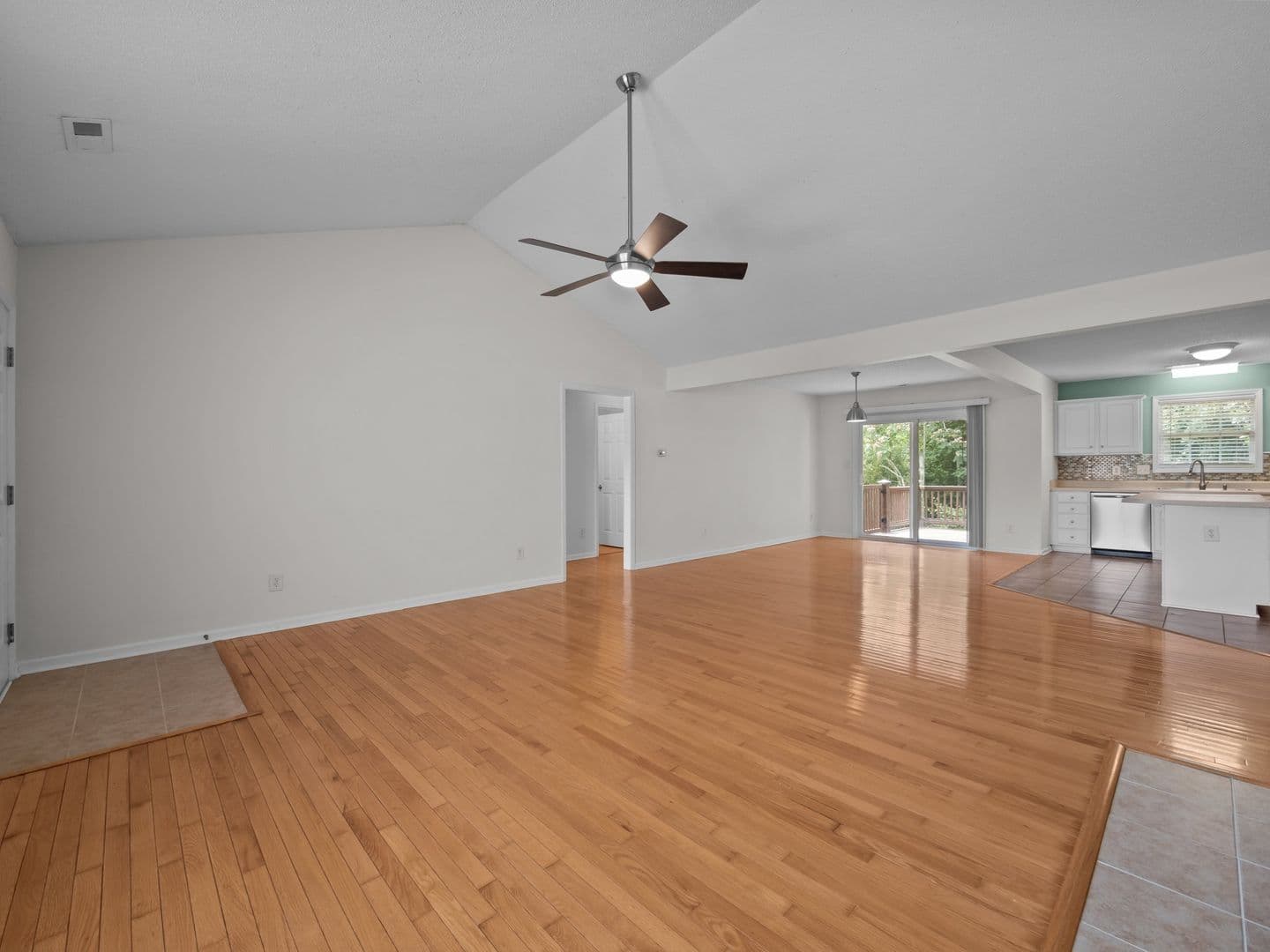 Swansboro House: 305 Appaloosa Court