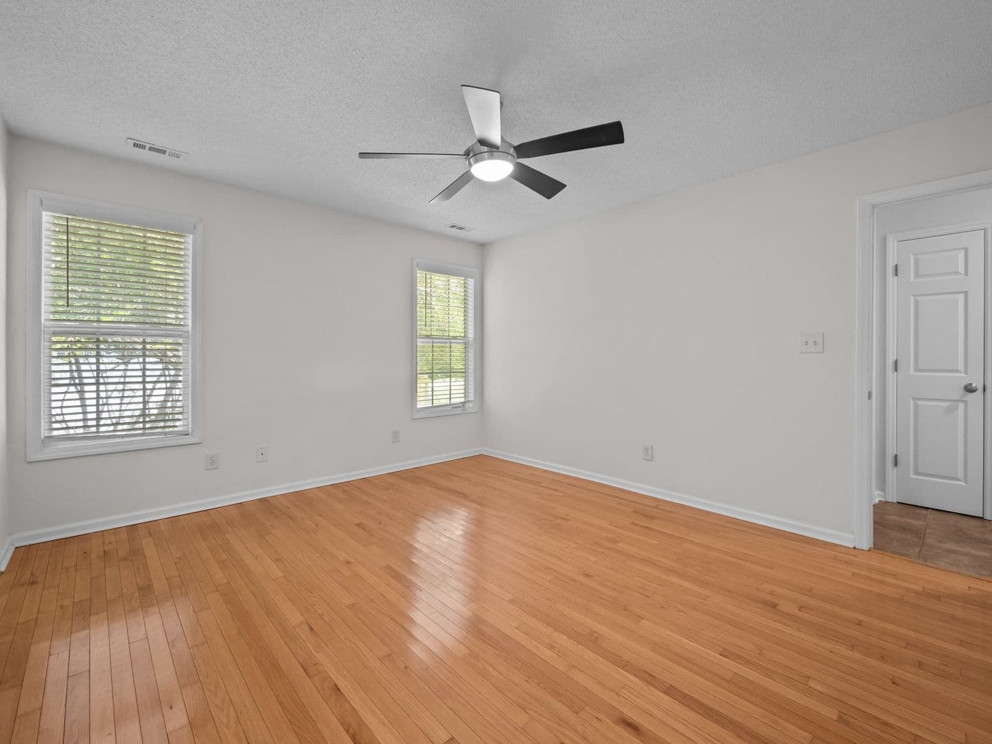 Swansboro House: 305 Appaloosa Court