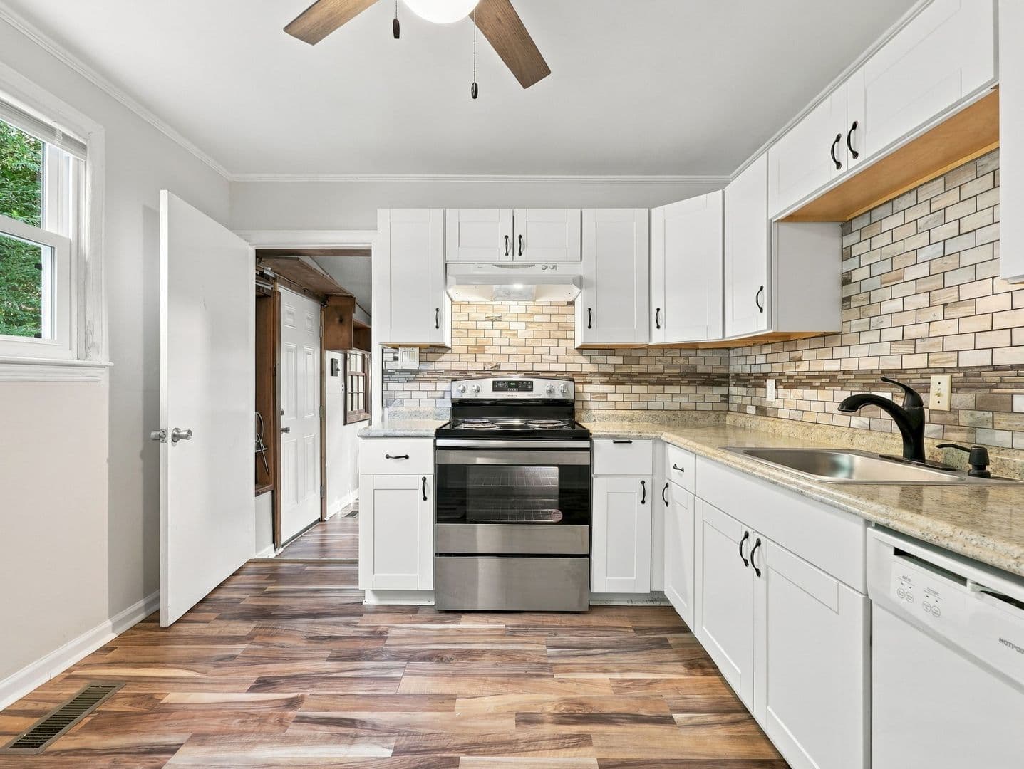 Jacksonville House: 519 New River Dr