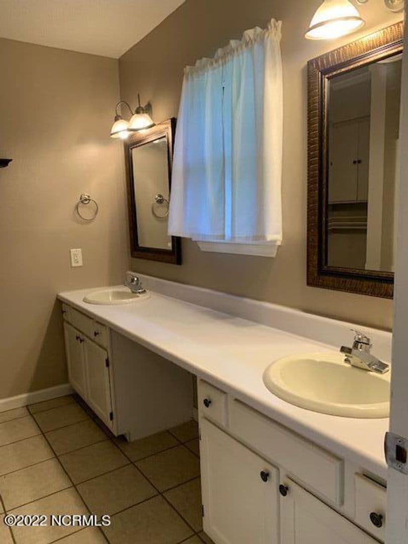 Jacksonville House: 1302 Kevin Court