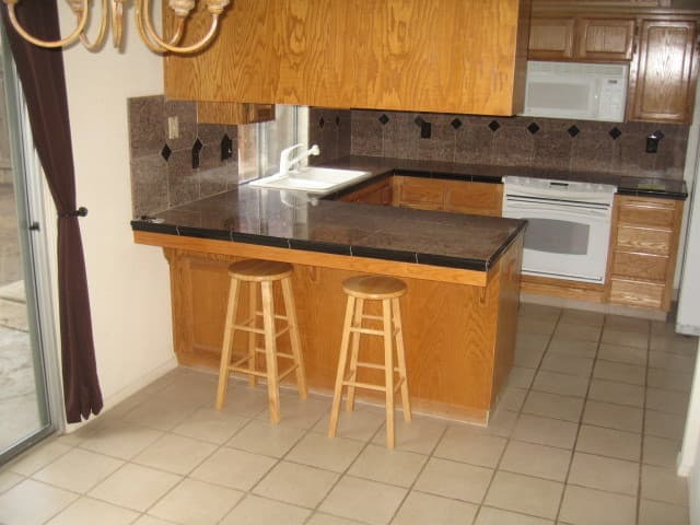 Fresno House: 1174 E. Goshen Ave.
