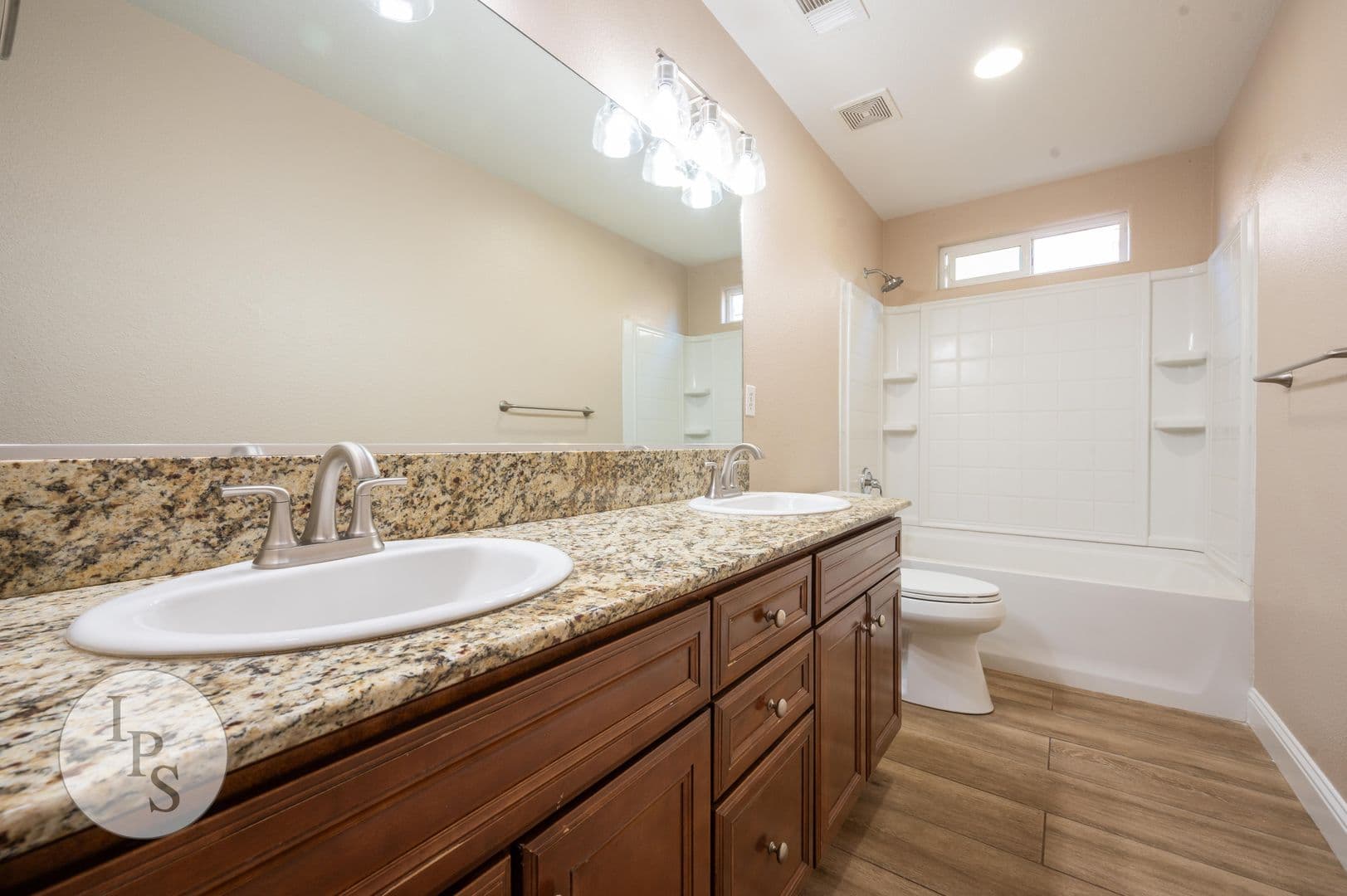 Fresno House: 5450 N Maruyama Ave