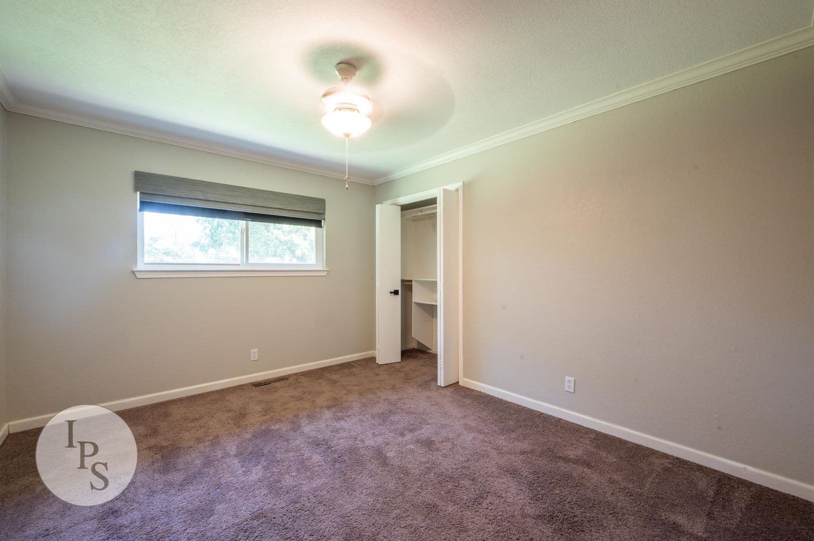 Fresno House: 6536 N Woodrow Ave
