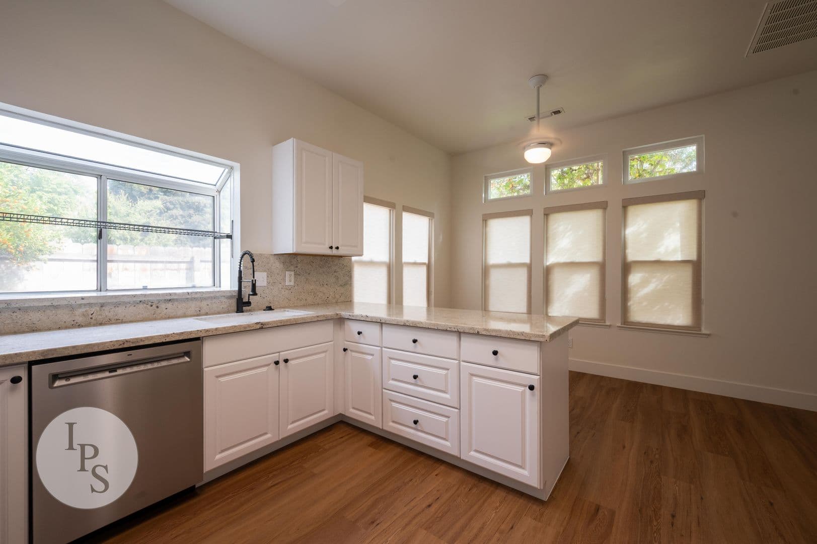 Fresno House: 10474 N Camarillo Dr