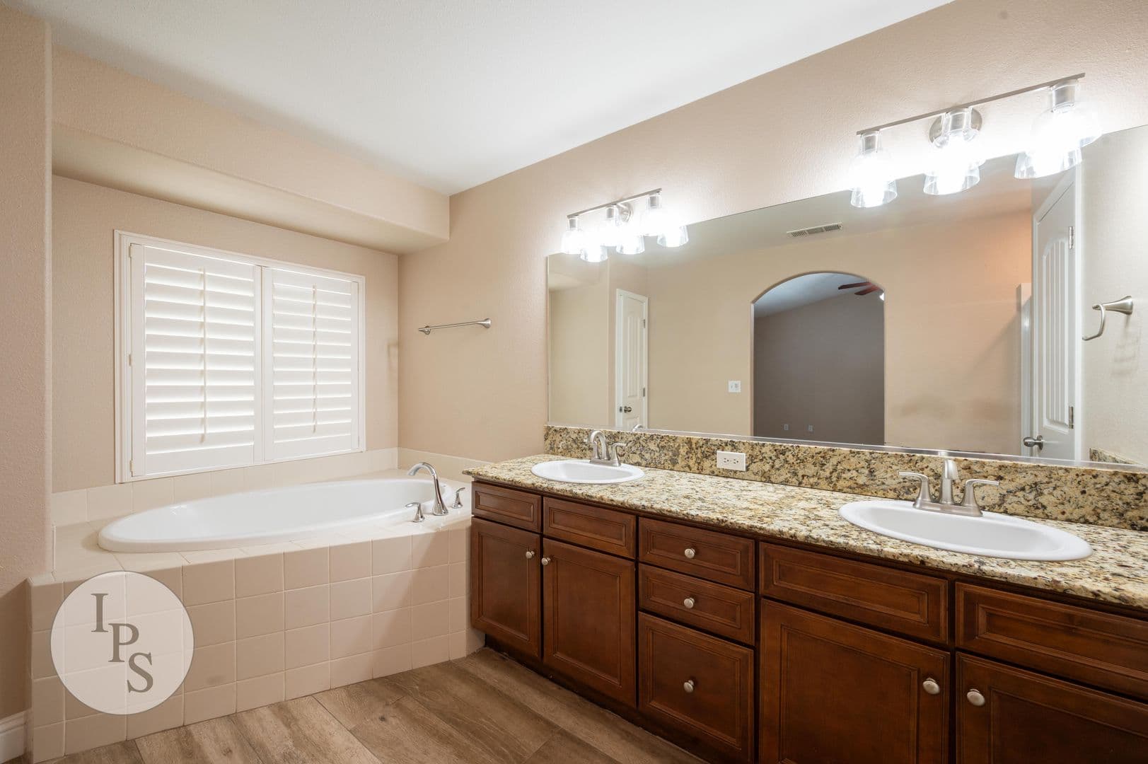 Fresno House: 5450 N Maruyama Ave