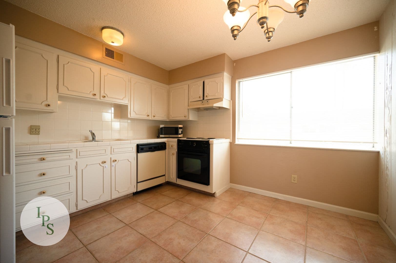 Fresno House: 5090 N. Roosevelt Ave., #31