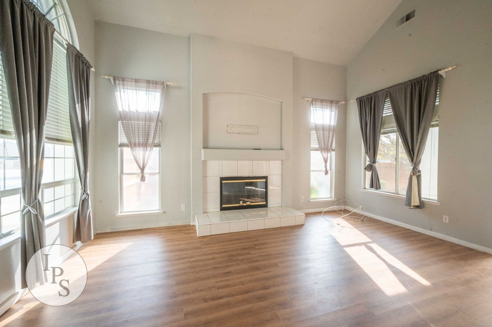 Clovis House: 3676 Baron Ave