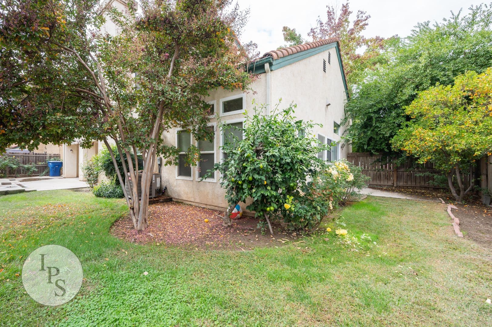 Fresno House: 10474 N Camarillo Dr