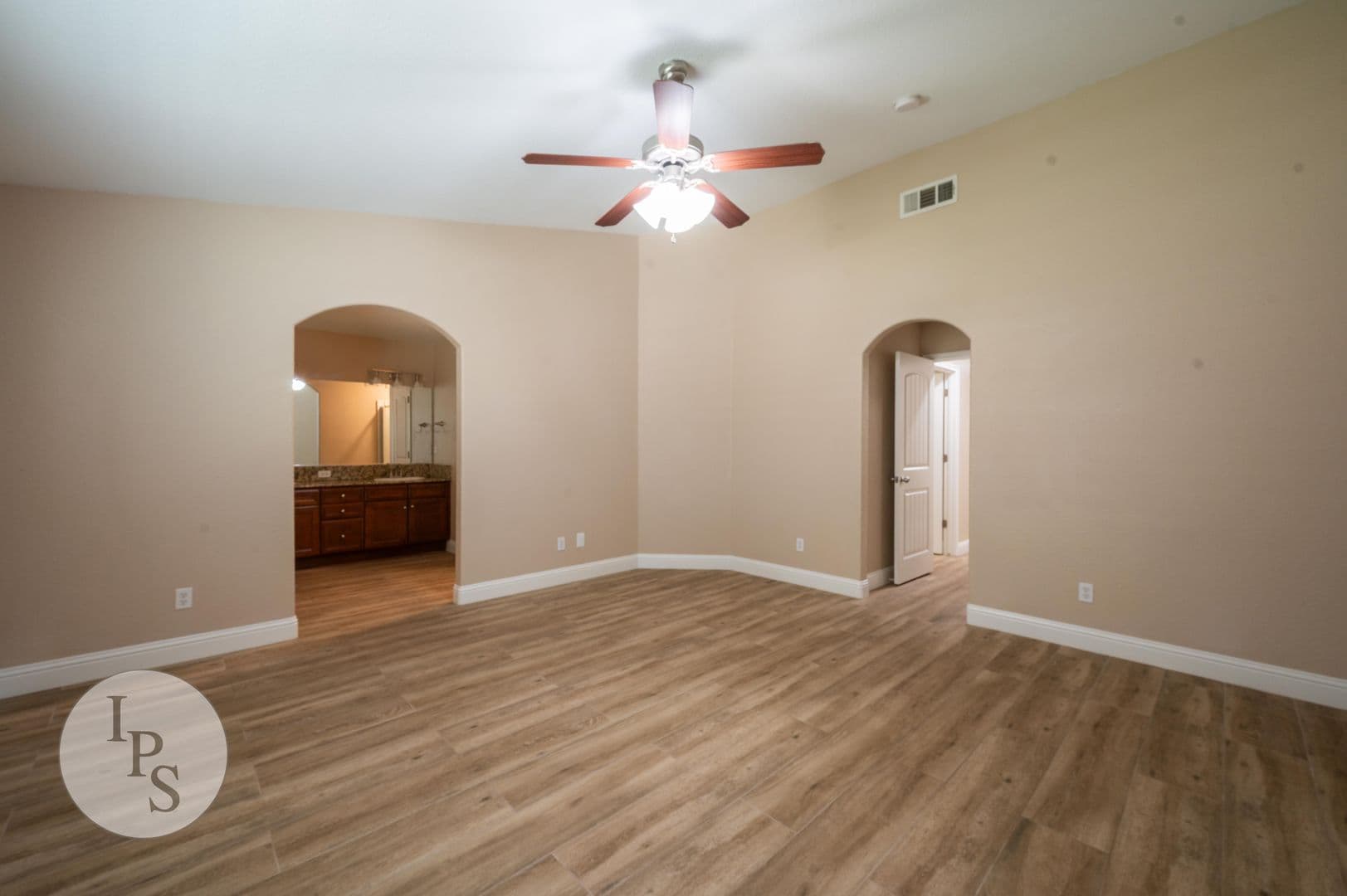 Fresno House: 5450 N Maruyama Ave