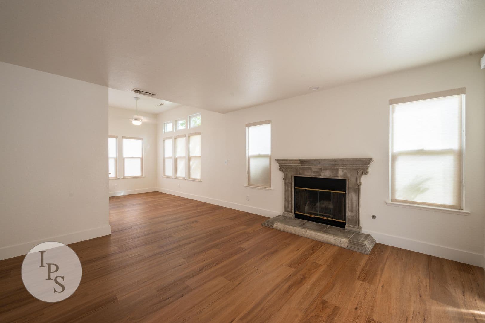 Fresno House: 10474 N Camarillo Dr