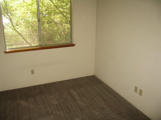 Fresno House: 1174 E. Goshen Ave.